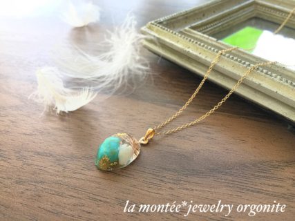 ターコイズ×マザーオブパールのネックレスM