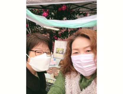 お花のオルゴナイトブローチ