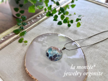 アイオライト×アパタイトの真鍮ネックレス