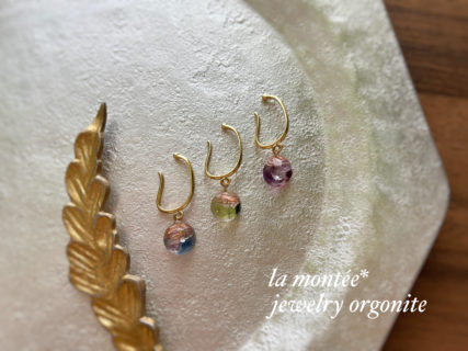 ゴールドのイヤーカフ